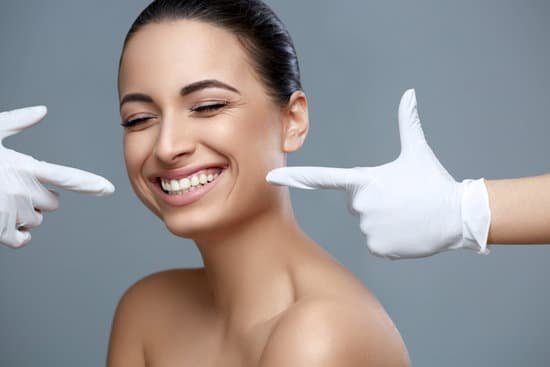 canva-woman-smile.-teeth-whitening.-dental-care.-MADerQ8w064